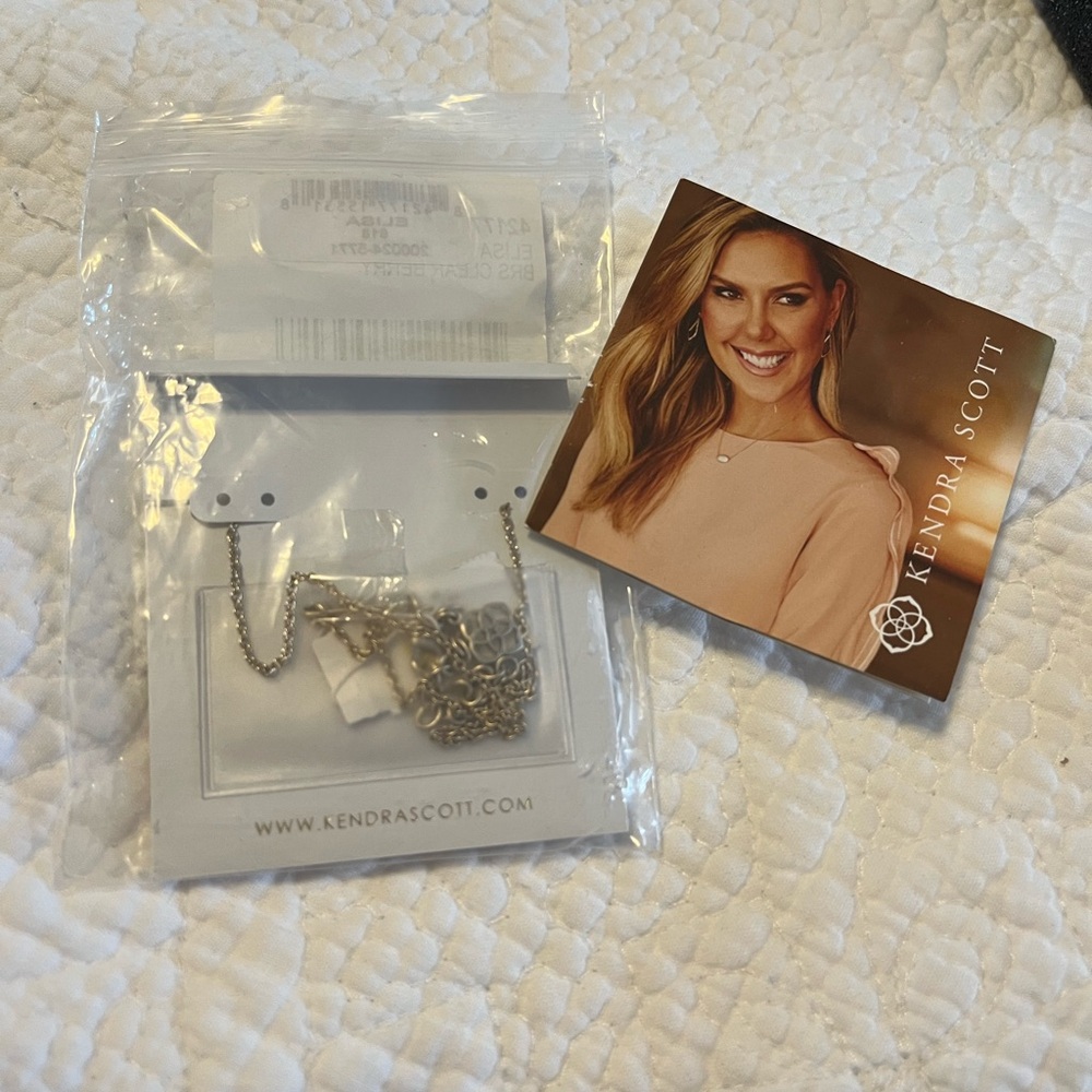 Necklace berry color gold tone like new Elisa LIKE NEW in package - Picture 6 of 9